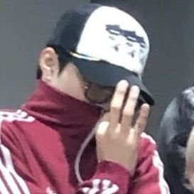 LesseeGunwook's profile picture. Heavenly bodies are nests of invisible birds.