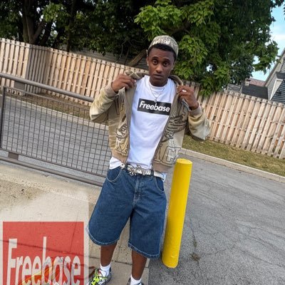 Neverlanding24's profile picture. Ik how it B #FREEBASE https://t.co/jAY5ZlCc7O