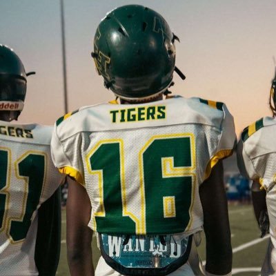 5’10 150 lbs|CB from Jackson MS| 40 Yard -4.58| Track Athlete| 100m- 12.34/ 200m 25.00| 3.13 GPA, IB Program| Versatile(WR/CB)| Contact - 7692434848