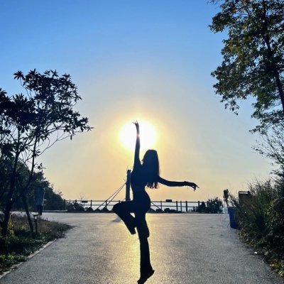 自然に触れるたびに、本当の自分を思い出します。
風のように自由に、花のように優しく、空のように広い心で生きていきたい。
自分のペースで、でも確かに前へ進む🌈
旅先で出会う人や学びが、私の人生を豊かにしてくれる💖
価値観の近い人とつながれたら嬉しいな~✨
