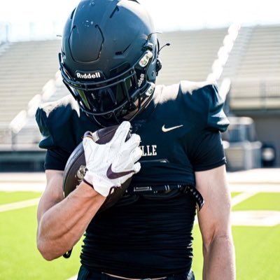 OLB/S/NICKEL | 5’11 | 185lb | All - State | 4.5 40YD | @BvilleFB | @CoachJGrant | 2026 | 479-366-8458 |