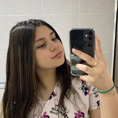 viiickysssssss_'s profile picture. 