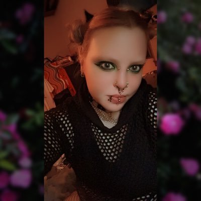 28. Michigan. genderfluid. sagittarius. bisexual. goth.🥀 🌖🌗🌘🌑🌒🌓🌔 Rest in paradise, Carrigan, Nik, & Skylar💔🌿🌱🌴