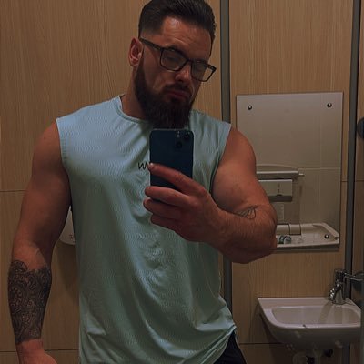 b_ricky26976's profile picture. new