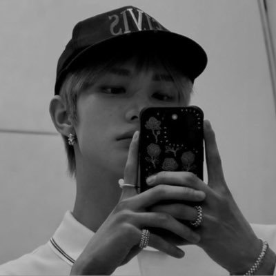 ˡᵒᵛᵉ ʰᵃˢ ᶠᵒᵘʳ ᵉᵗᵗᵉʳˢ ᵇᵘᵗ ᵐⁱⁿᵉ ʰᵃˢ ˢᵉᵛᵉⁿ