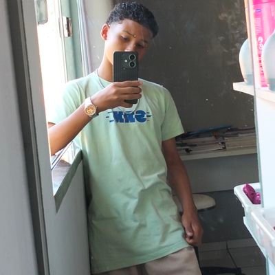 A vida é um conjunto de escolhas e, a cada decisão que tomamos, construímos nosso próprio destino 💭