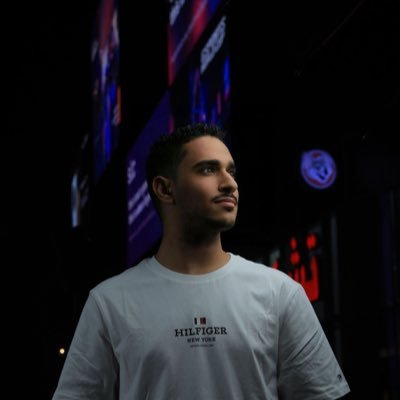 مصمم جرافيك | مهتم بالذكاء الاصطناعي | محترف معتمد في التصميم المرئي لدى @Adobe | عضو في مجتمع كانفا العربي @Canva | شريك مؤسس @HekayaKSA