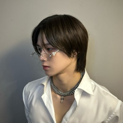 LeeSeoSan's profile picture. *:･ﾟ✧ ιɴ тнe plαce тнιrтeeɴ pιeceѕ cαɴ вe coмpleтed 3733