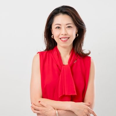takedashino7's profile picture. ブランディング×インスタ発信 ２つの柱で「売れる土台」を固める 50代女性のブランディング戦略 ⁡ ▪️ 女性起業家サポート歴8年 500名をサポート ▪️ 1年で売上10倍・メディア出演等 ⁡ 外見ブランディング無料メール講座 「集客服マガジン」特典はこちら🎁 インスタアカウント