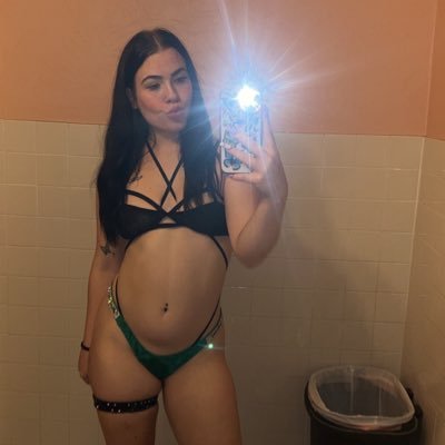 24😋 thickyy&a squirter💦🫣hmu for my menu&content🩷👻 kaymarieburks