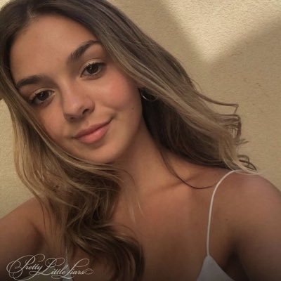 +21 writer age 16 pretty wealthy cunning manipulative bitchy leader of the Bombshells {OC no lewd minor} FC- Ava Demary