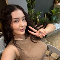 Ana Bloom (@anaabloom) 's Twitter Profile