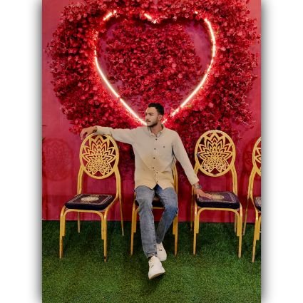 تمسك بالامل مهما كان حلمك مستحيل...واهمس لقلبك
ان ربك علي كل شئ قدير❤♥️