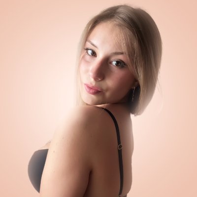 20 let 👱♀️
Stydlivá blondýna 🤭
Z hejtra 0F se stala tvůrkyně 🤫 link dole 👇