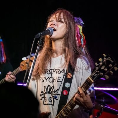 HAIRSPRAY PSYCHEの人でPORSTERRORの人でMOJIMOJI HOWLING の人 G/Vo
元Spiky Garbage , Vellizards,Detroit Mushroom、Flower zombie、MATAHARI BLACKです。超いいねと思ったことRTします。ありがとう宇宙✨