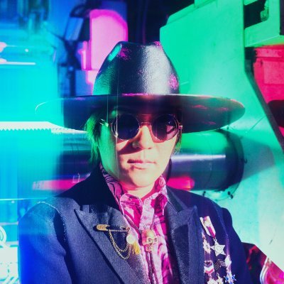 ダイスイワサキ/Music Producer・FAKE TYPE.のDJ&Scat担当/Electro Swingの異端児🍷
楽曲提供→Ado、学マス、すとぷり、P丸様、ホロライブ、ONE PIECE FILMRED など
🔗https://t.co/7xcmALmfXg|🎨FA→#IWASAKI_ART