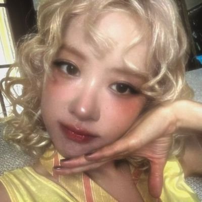 The-golden haired angel of the day will turn into a night fairy, 𝓡.