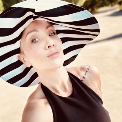 I am a lady with the vocabulary of a well educated sailor. Księżna Kaszubsko-Pomorska, przysposobiona w królestwie Neptuna.