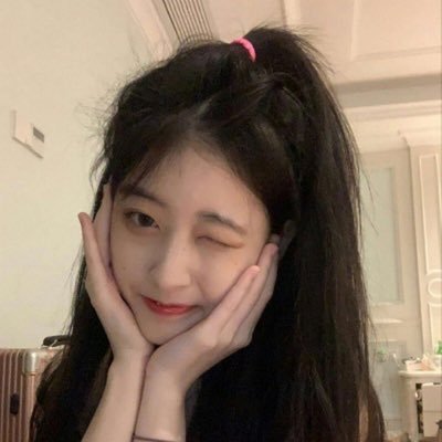 CH8r4LMYlUBz32's profile picture. Too glam to give a damn.