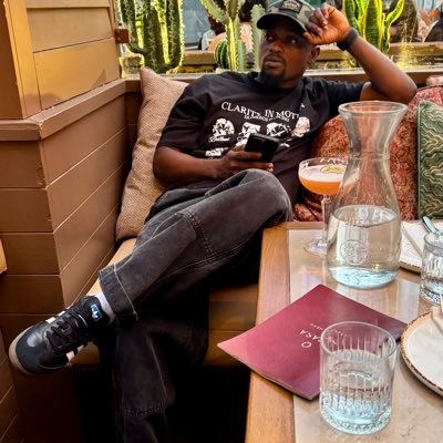 A body well taken care of is a very good source of confidence. Nature lover. wizkidFC📍#Wizkid addict