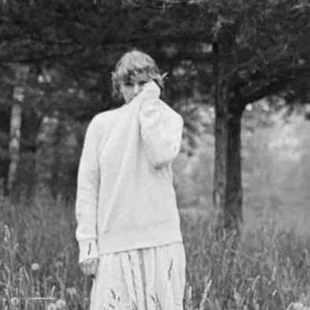 dayoldtealor's profile picture. poetry, literature, and taylor swift