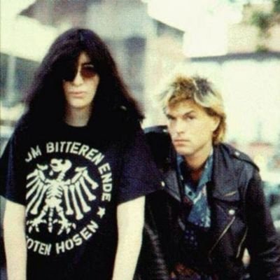 fantasma peleandole al viento \(87)/.                         boca,los ramones y autismo puro.