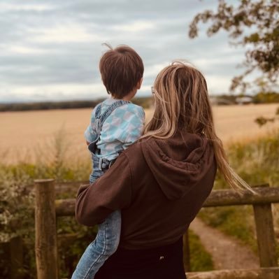 Mum of 3 | Trainee Teacher | BA Hons English Language & Literature 👩🎓 |
