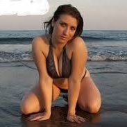 Son la satanista Clara Campi. X anni, amante lesbica di Marina Berlusconi all'interno di setta satanica omicida dei Berlusconi, di cui parlò grande Imane Fadil!