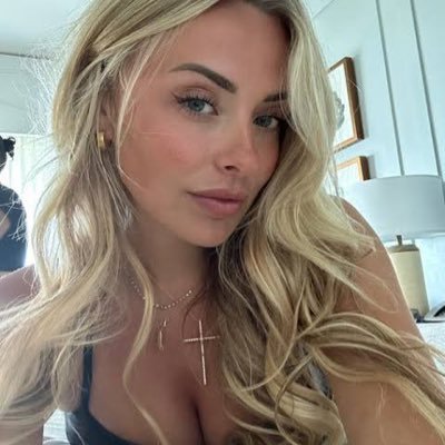 I'm here down for fun 🔥🥵and body massage both in call and outcall service. chat me up on zangi : 1068952018