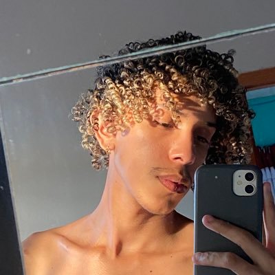 realizo fetiches ,venda de conteúdo na dm, vendo vídeos personalizados. chamada de vídeo 10$. grupo Telegram: https://t.co/tjATSr9m37