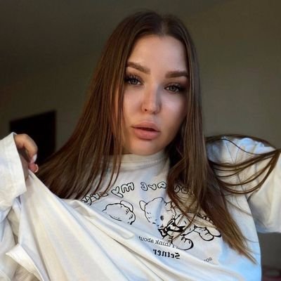 am fun to chat with ☺️ feel free to inbox me directly ok 🥰🥰🥰🥰