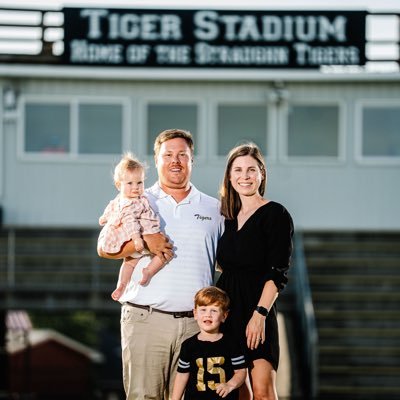 Husband | Dad | Offensive Coordinator | 🏴☠️🏈🐅@StraughnFootba1 Blessed are they who see beautiful things in humble places where others see nothing.