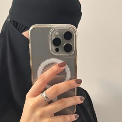 روان، عيونها كلام، وصوتها سلام 🤍
أكتب بهدوء… وأحب اللي يفهمني من غير شرح 🫶
مو مهم تعرفني… المهم ترتاح لي 🤍