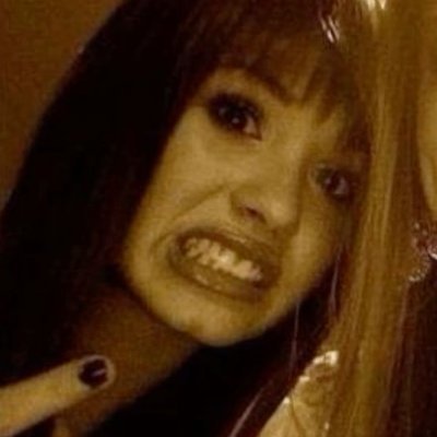 professora de literatura no off, aqui apenas uma fangirl| @ddlovato @jaoromania @nirvana | literature, games & horror movies!