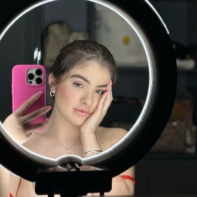 JoinittaL3605's profile picture. disponible