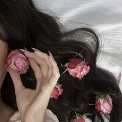 يالمختلف في حُببك وييـ أغلى محبيني .