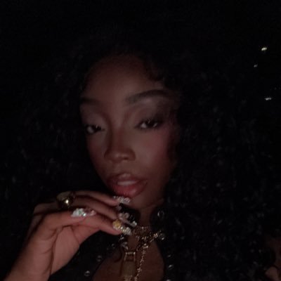 endeyuh's profile picture. ig: @ ende.yah