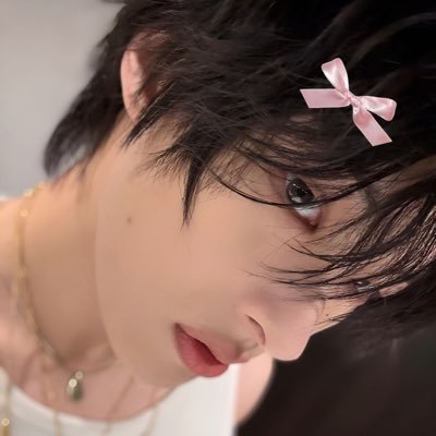 hwaritiny's profile picture. 