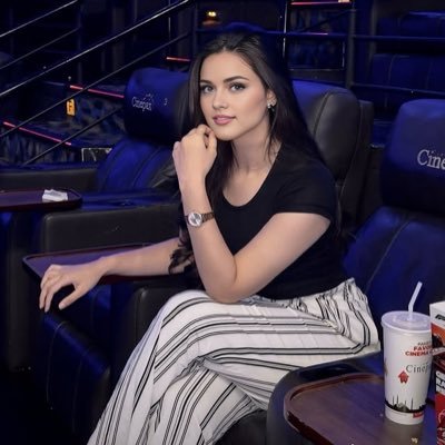 ✈️Travel | Beauty | Fashion
👸Explorer & Story Weaver
🌍Roaming the globe | 5
😎Style Curator & Trendsetter
🥰Glamour with a touch of sophistication