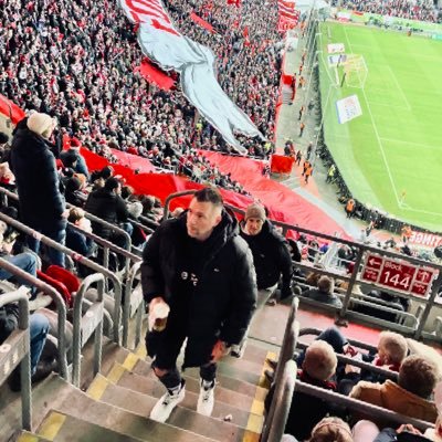 Born and raised in FLINGERN - Das Haus am See ... nun, es ist kompliziert 🤷🏻 Fortuna Düsseldorf, NBA, NFL und Käsekuchen