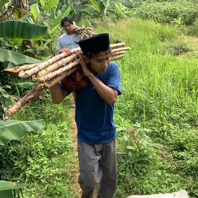 mundzir121's profile picture. 