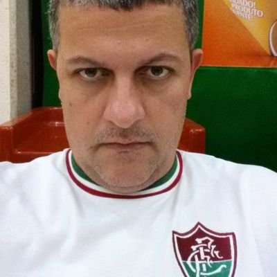 Torcedor apaixonado e incentivador do Fluminense Football Club