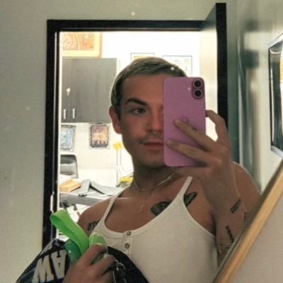 blairsbutera's profile picture. horror, 2000s teen drama + ponytail enthusiast