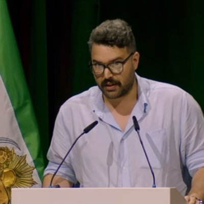 Political activist | Right-wing, Biotechnology graduate, Employed as a microbiologist نسل ما راه خودش رو پیدا کرده