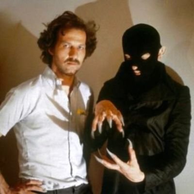 🎞️ ♱ ⚖️ hooked on movies, books, militaria and streetview meta