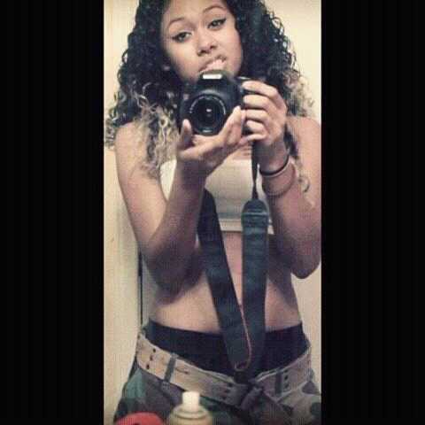 Follow a Pretty Girl, and ima follow back, oh Yeah, and I'm Jamal Girlfriend ♡