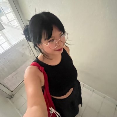 perritatriste's profile picture. Se me ha visto perrear con lágrimas en los ojos
