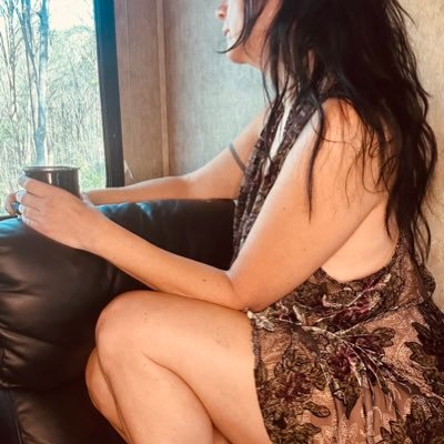 Certified MILF, cougar, and registered man tackler🖤 PhD in Penile Inpection. I can fix you. 😜 Visit my links if you need some therapy