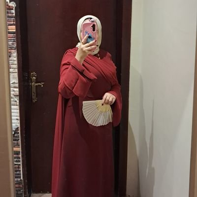 Veterinarian 👩‍⚕️🦴
(5th) Senior 2025 💃🎓✨️