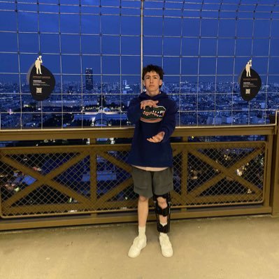 Bears, Blackhawks, Cubs and Gators die hard fan!